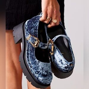 New Circus by Sam Edelman Blue Velvet Nellie Mary Jane Platform size 6.5/8 💙